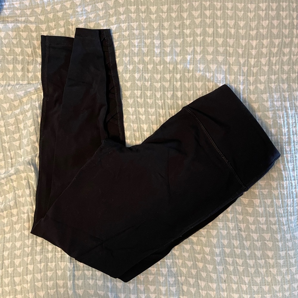 Black supportive athletic leggings